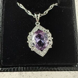 NWOT-Elegant Silver and Purple Pendant Necklace